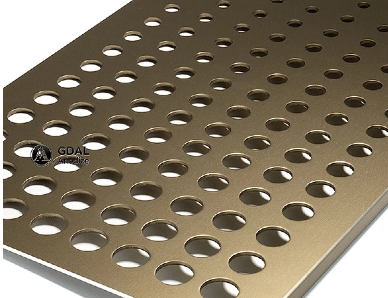 الألومنيوم المؤكسد 4 &times; 6 المخصص: خيارات الإنهاء وتطبيقات OEM